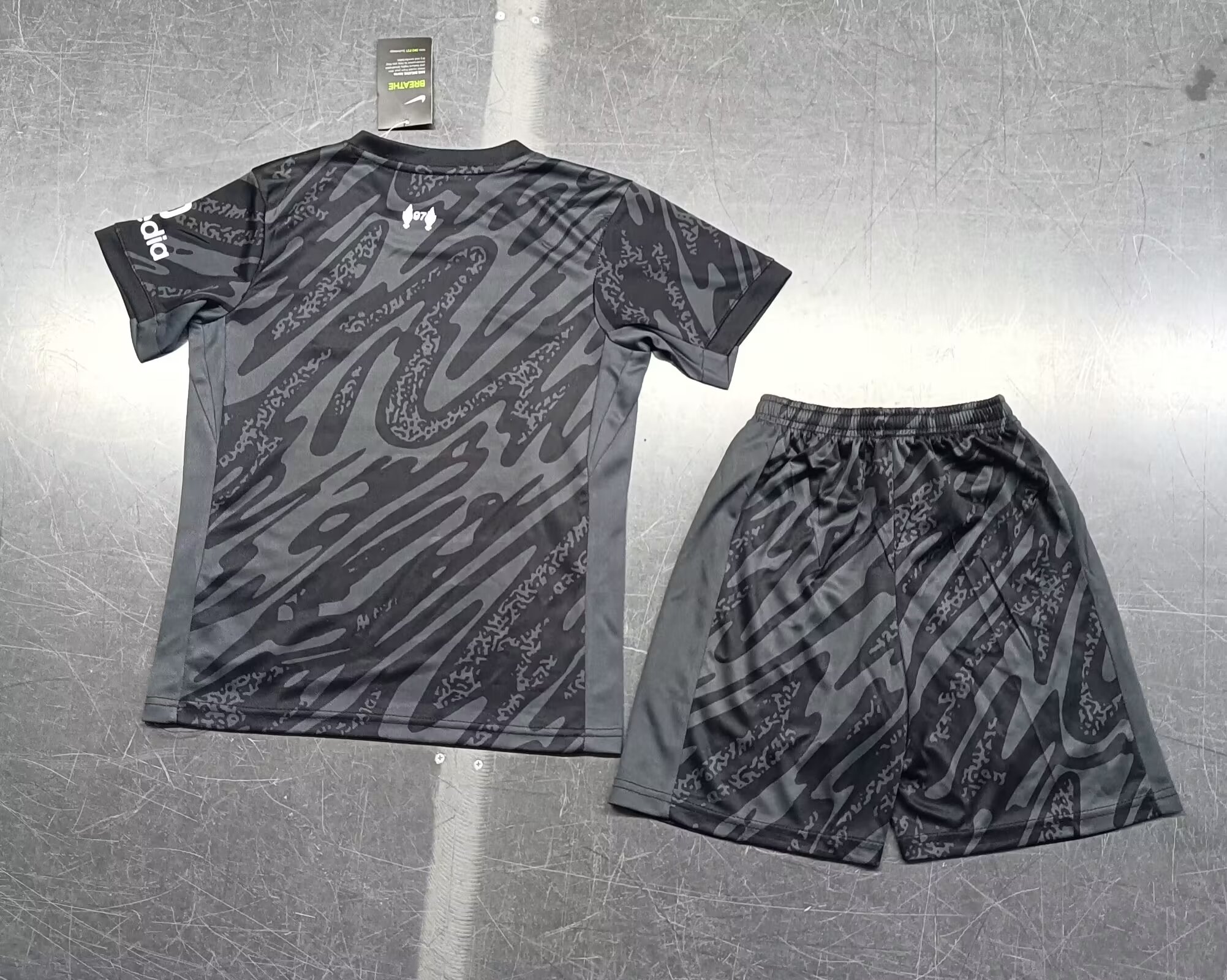 24/25 Liverpool Goalkeeper Black Kids Kit Football Jersey Thai Quality