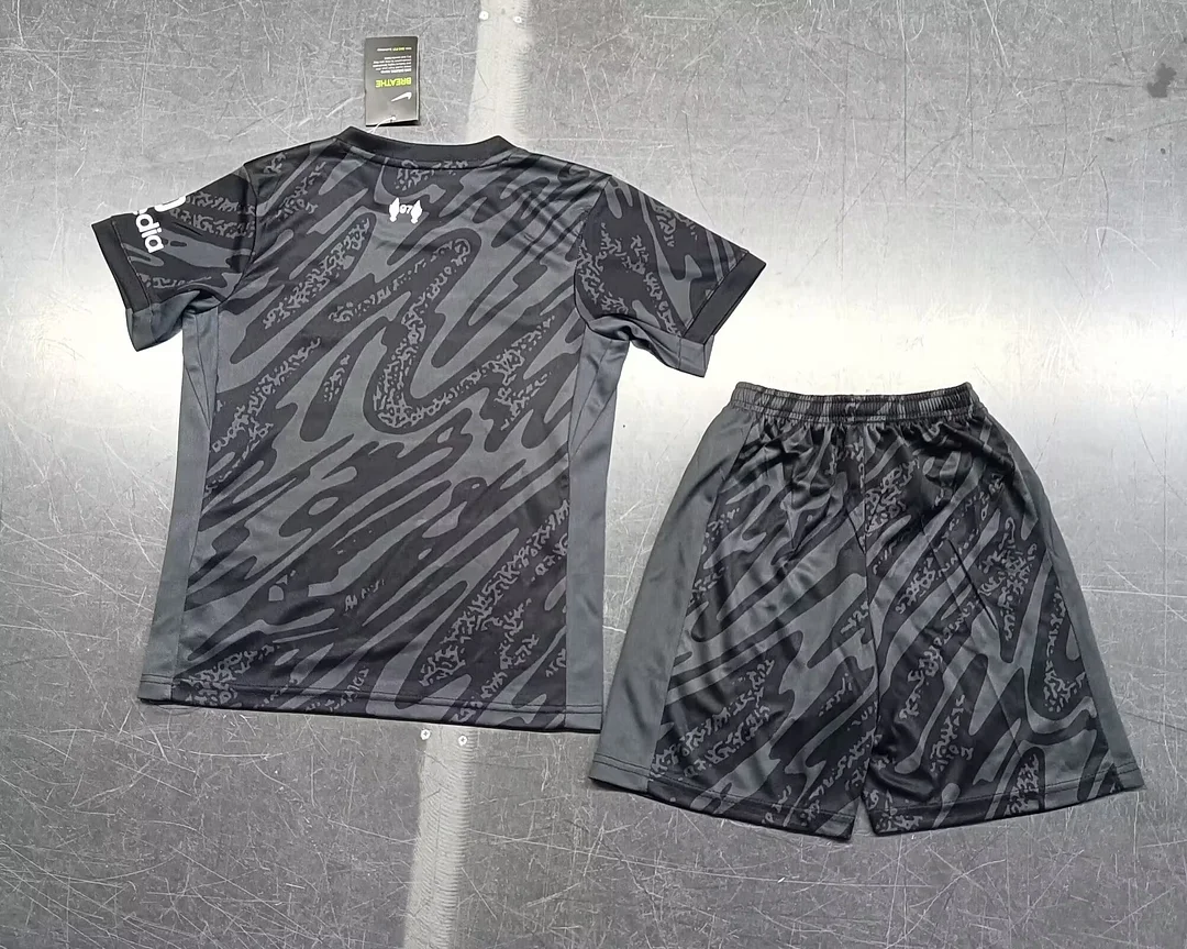 24/25 Liverpool Goalkeeper Black Kids Kit Football Jersey Thai Quality