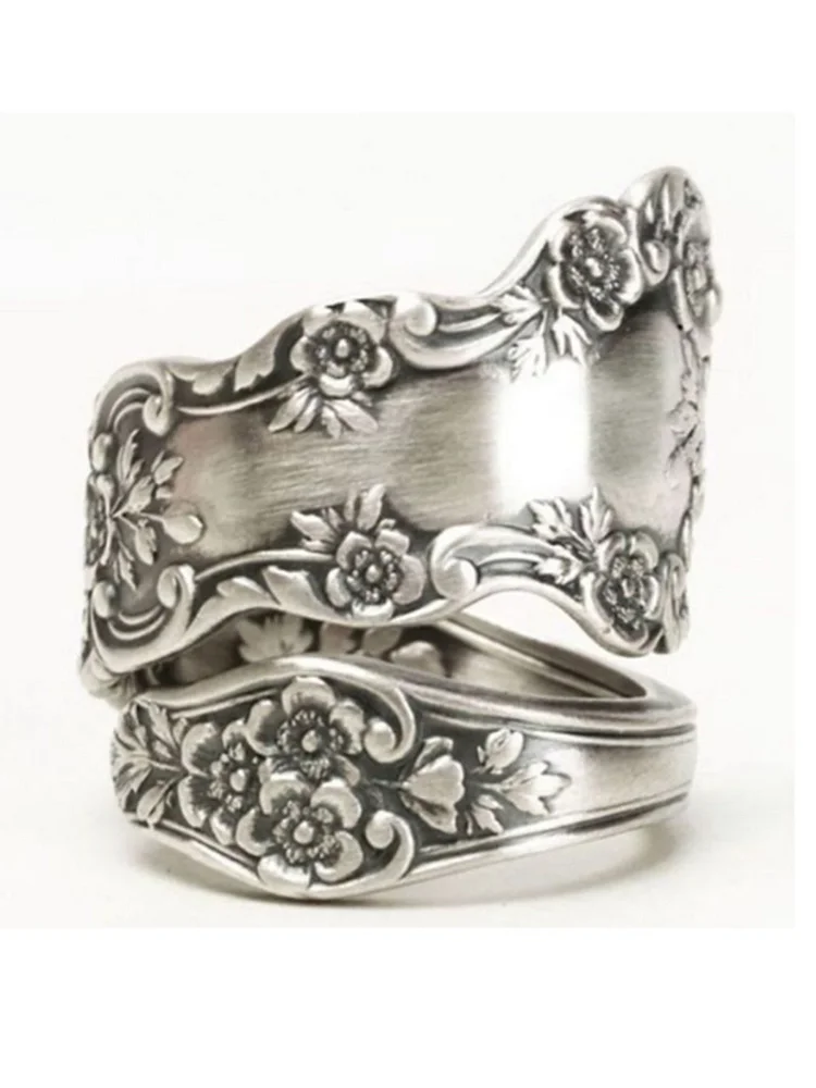 Adjustable flower ring