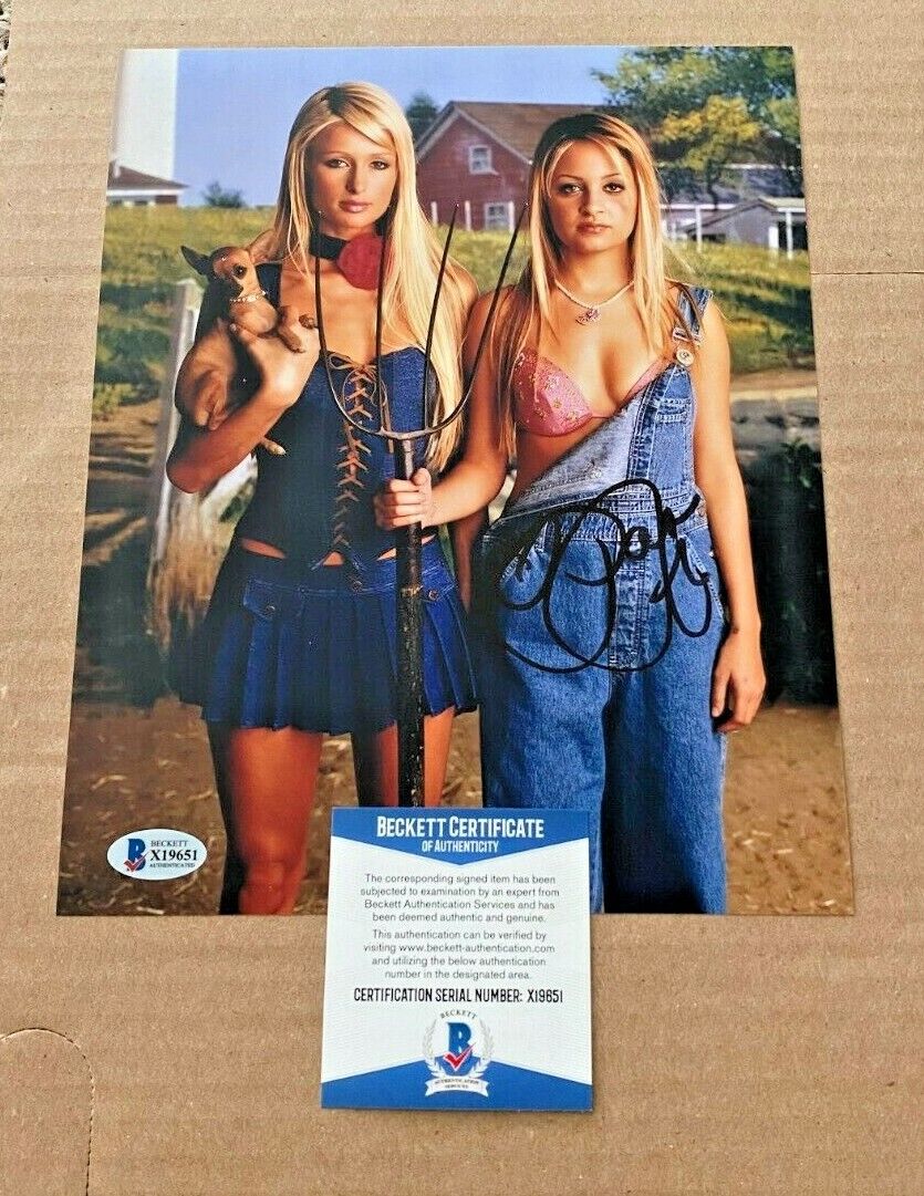 PARIS HILTON SIGNED SIMPLE LIFE 8X10 Photo Poster painting BECKETT CERTIFIED