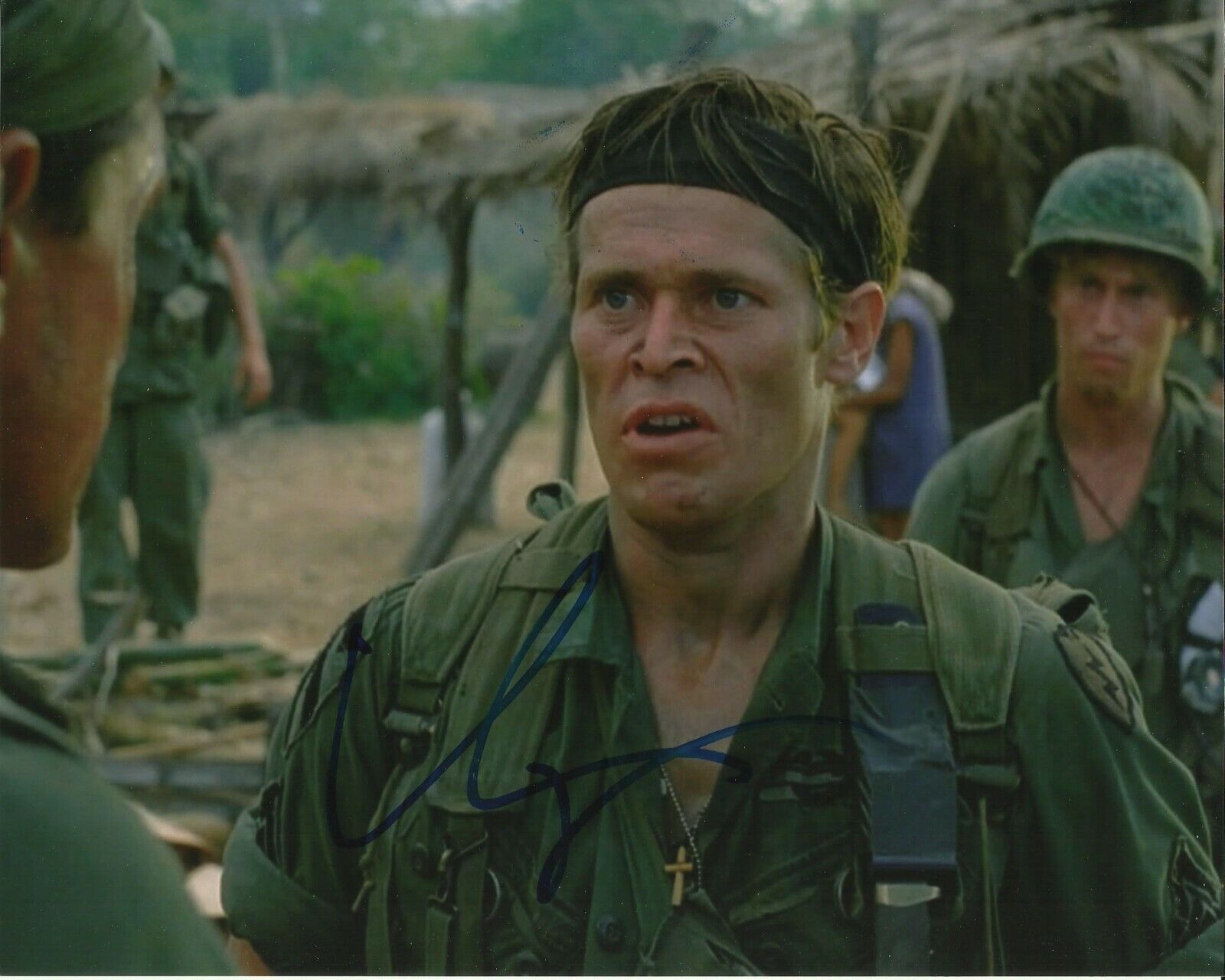 WILLEM DAFOE SIGNED PLATOON Photo Poster painting UACC REG 242