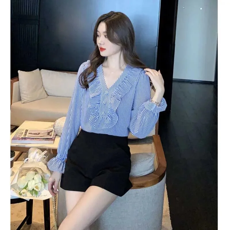 Wongn V-Neck Spliced Ruffles Striped Blouses Women's Clothing 2024 Spring Summer New Loose Casual Tops Butterfly Sleeve Shirts