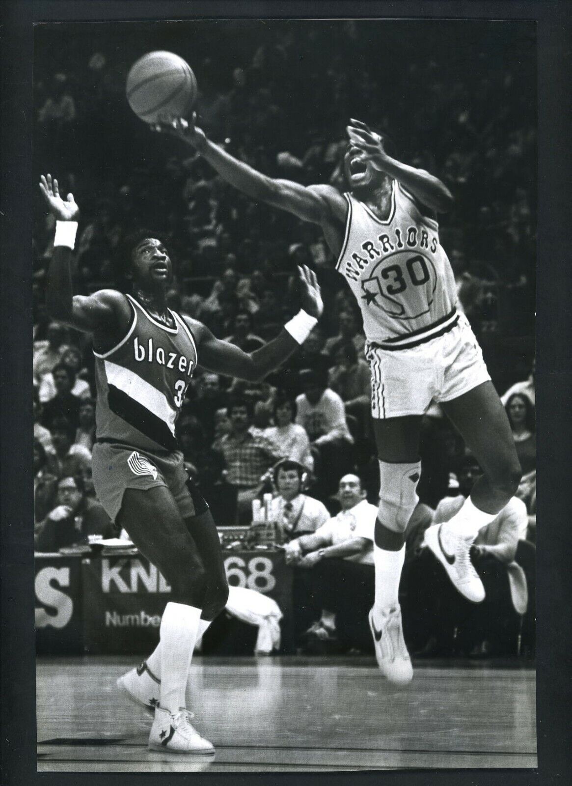 Bernard King & Calvin Natt 1982 Type 1 Press Photo Poster painting Golden State Warriors Blazers