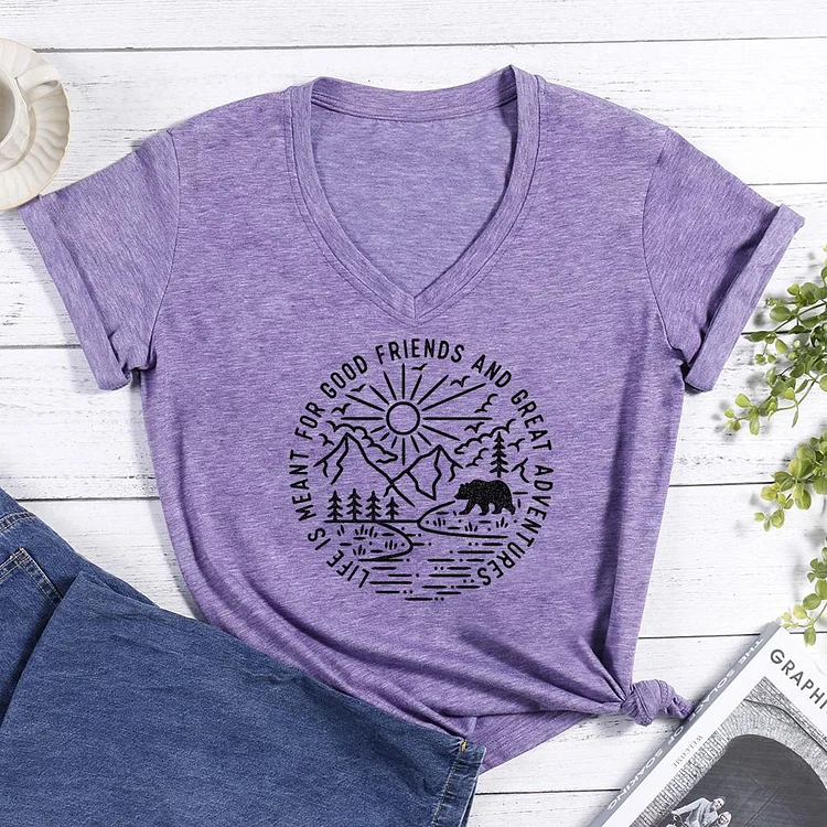 The mountains are calling V-neck T Shirt
