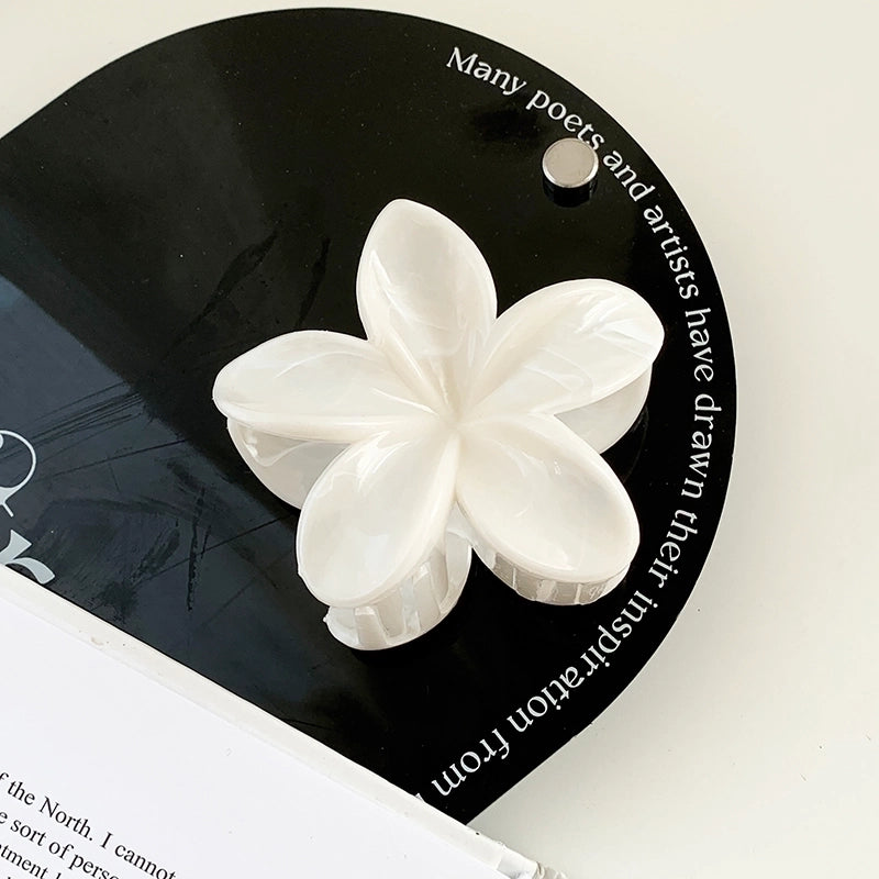 Women’s Sweet Minimalist Flower Resin Hair Claws