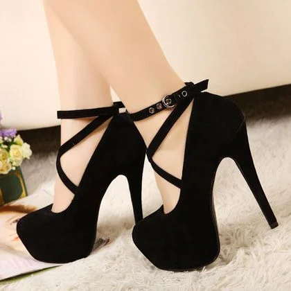 Escarpins noirs à lacets avec boucles Flusfy