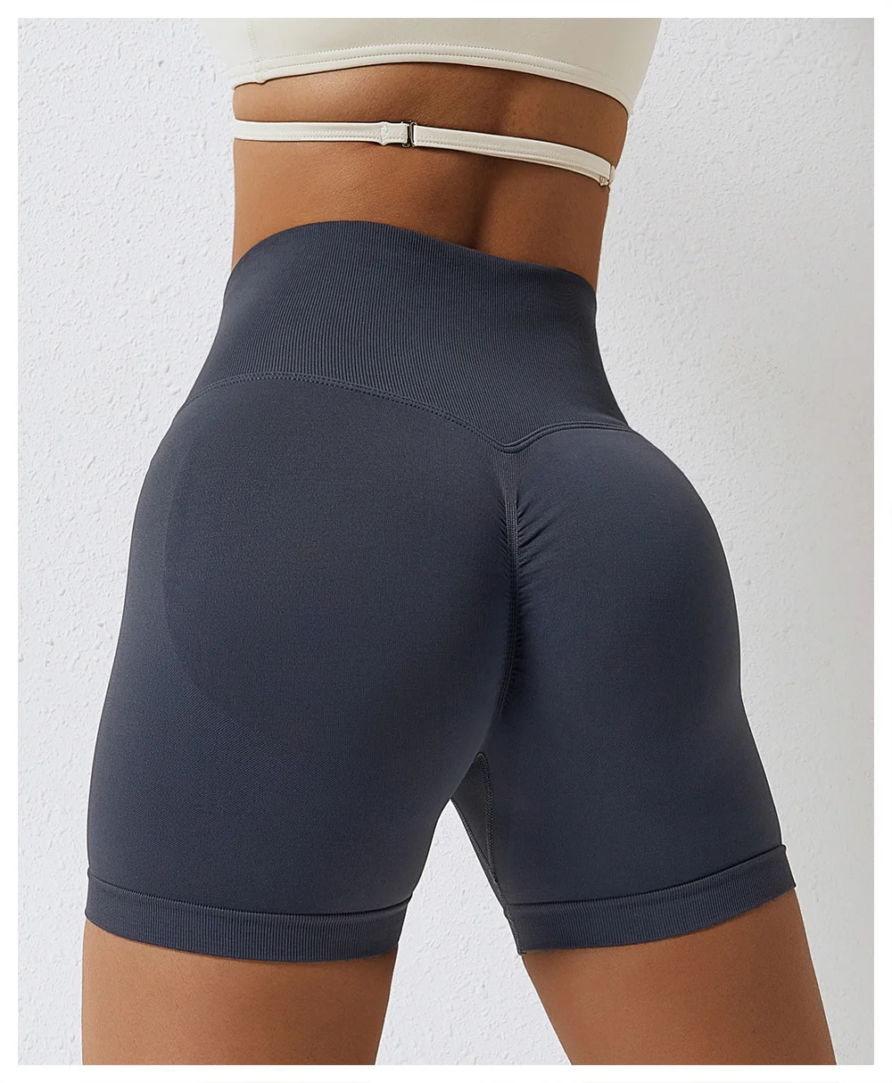 Solid color seamless sports shorts