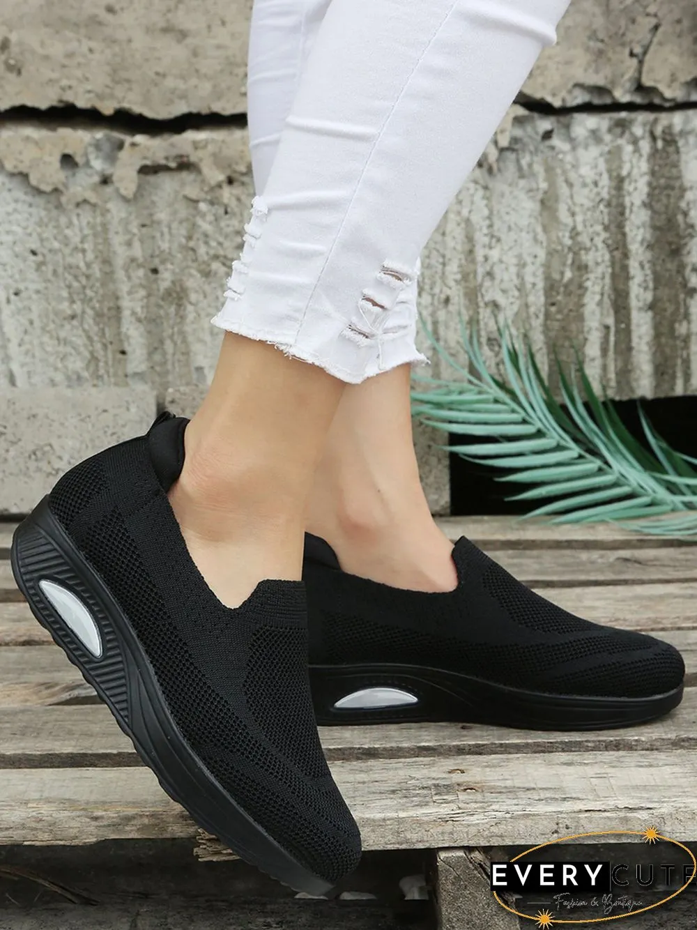 Contrasting Color Comfort Shock Absorbing Flyknit Sneakers