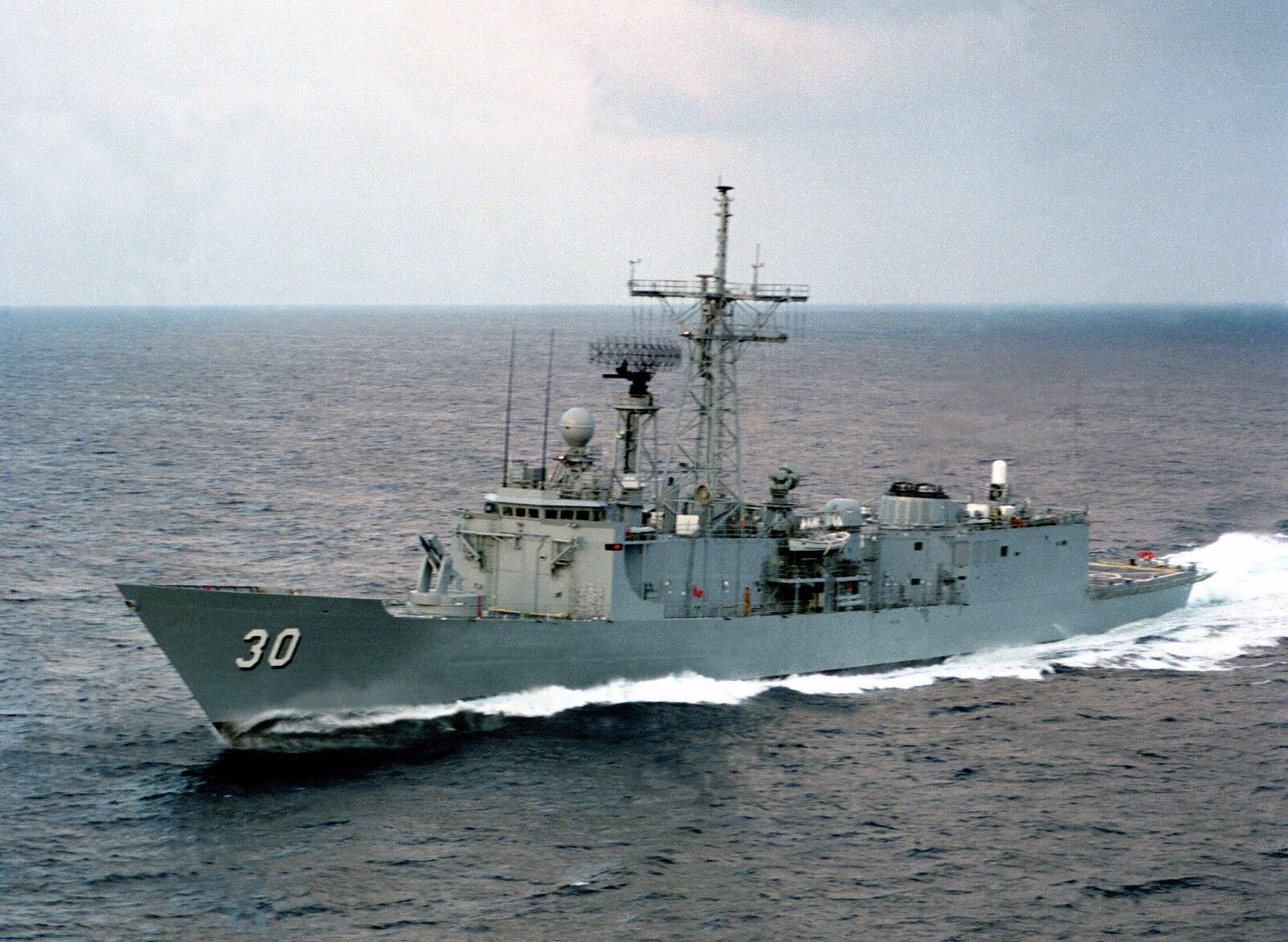 USS REID 8X10 Photo Poster painting FFG-30 NAVY US USA GUIDED MISSILE FRIGATE SHIP