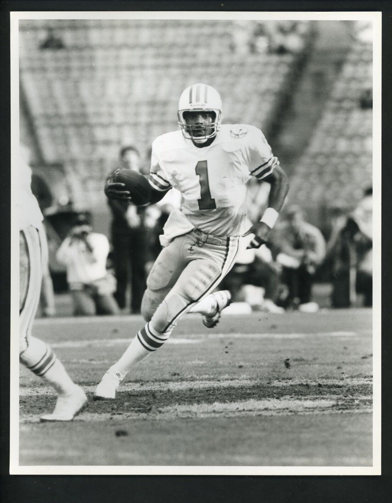 Warren Moon 1984 Press Original Photo Poster painting Houston Oilers scrambling downfield