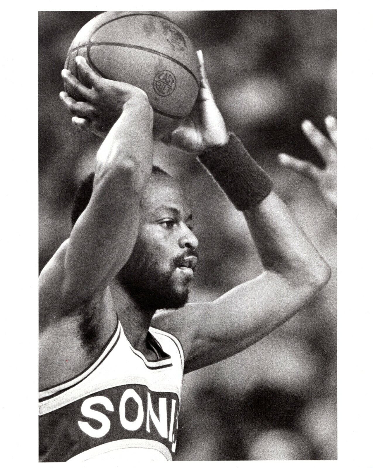 GUS WILLIAMS Seattle Super Sonics Basketball NBA 8x10 News Photo Poster painting 1982 Barry Wong