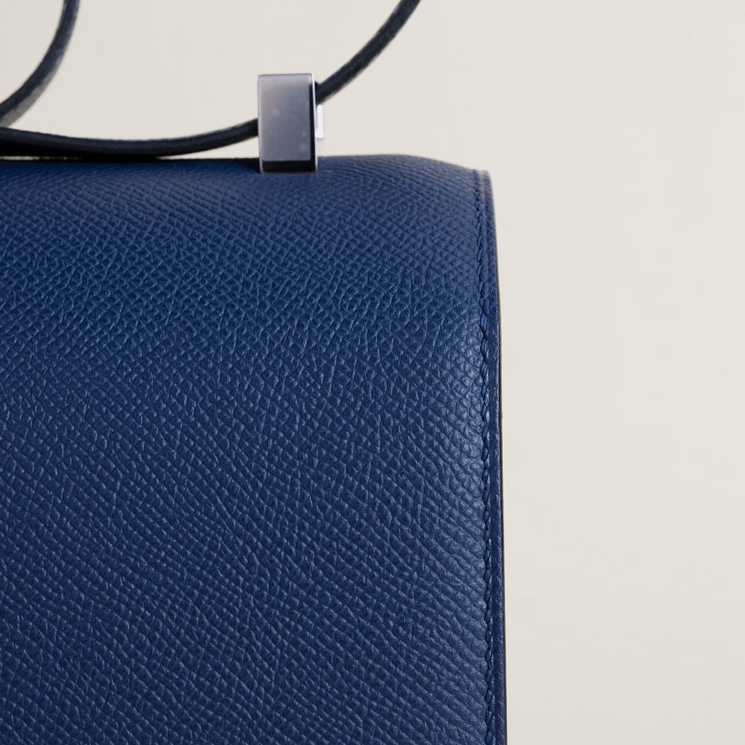 Constance 24CM Epsom 73 Bleu sapphire PHW