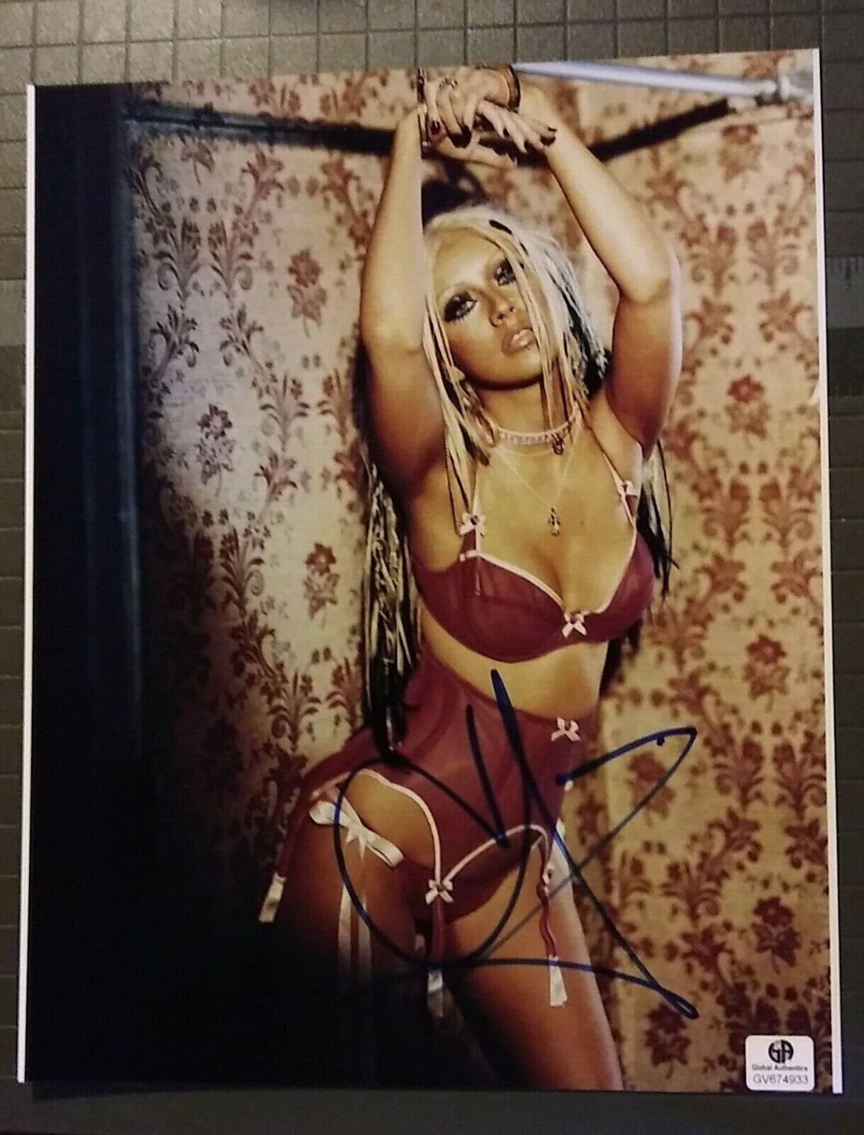 Christina Aguilera signed 8x10 COA GAI