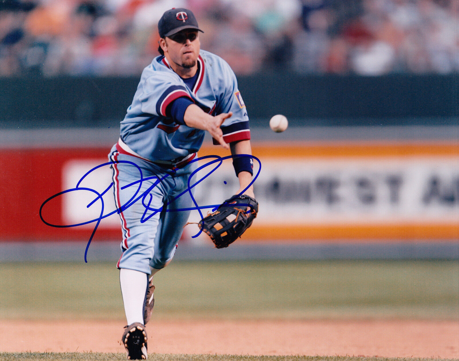 DOUG MIENTKIEWICZ MINNESOTA TWINS ACTION SIGNED 8x10