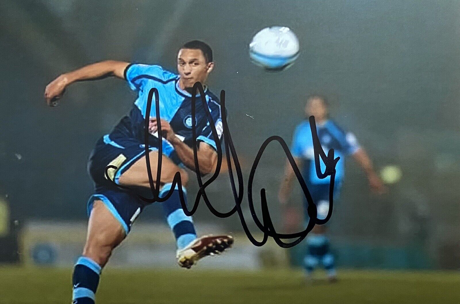 Lewis Montrose Genuine Hand Signed Wycombe Wanderers 6X4 Photo Poster painting