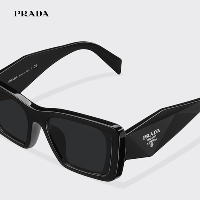 Acetatowe okulary przeciwsłoneczne z kolekcji Prada Symbole.