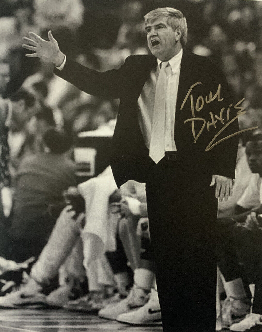 TOM DAVIS HAND SIGNED 8x10 Photo Poster painting IOWA HAWKEYES BASKETBALL COACH AUTHENTIC AUTO