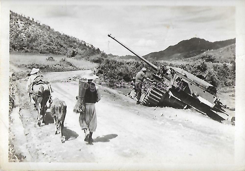 FOUND MILITARY Photo Poster painting Black And White ACTION AND AFTERMATH Korean War 21 44 H