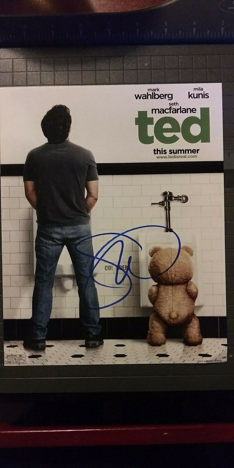 Seth MacFarlane signed 8x10