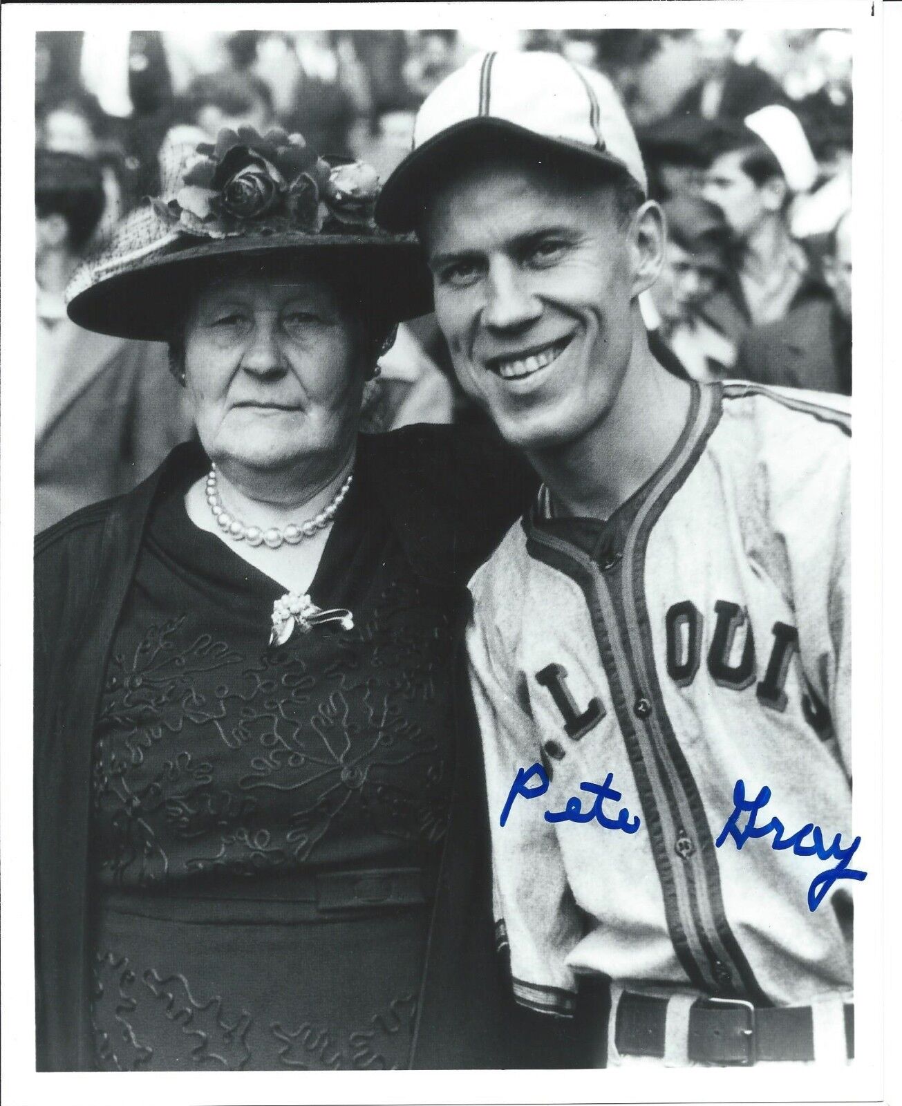 Signed 8x10 PETE GRAY St. Louis Browns Autographed Photo Poster painting - w/COA