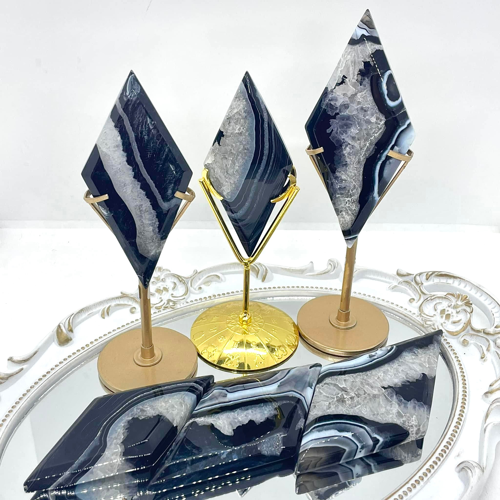 Black Lace Agate Diamond/Rhombus on Stand 1set