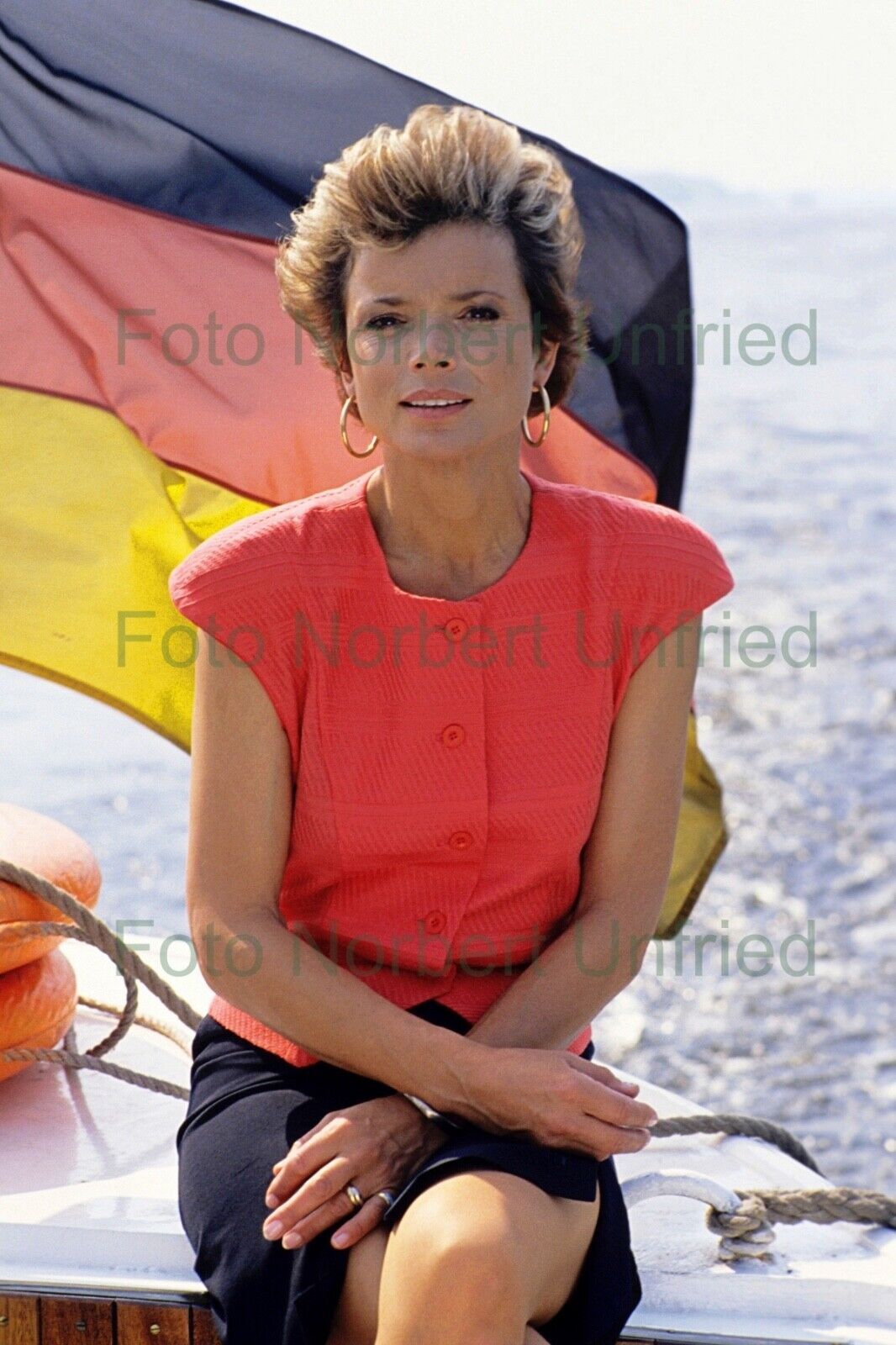 Uschi Glas - Deutschland Fahne - Foto 20 x 30 cm ohne Autogramm (Nr 2-52