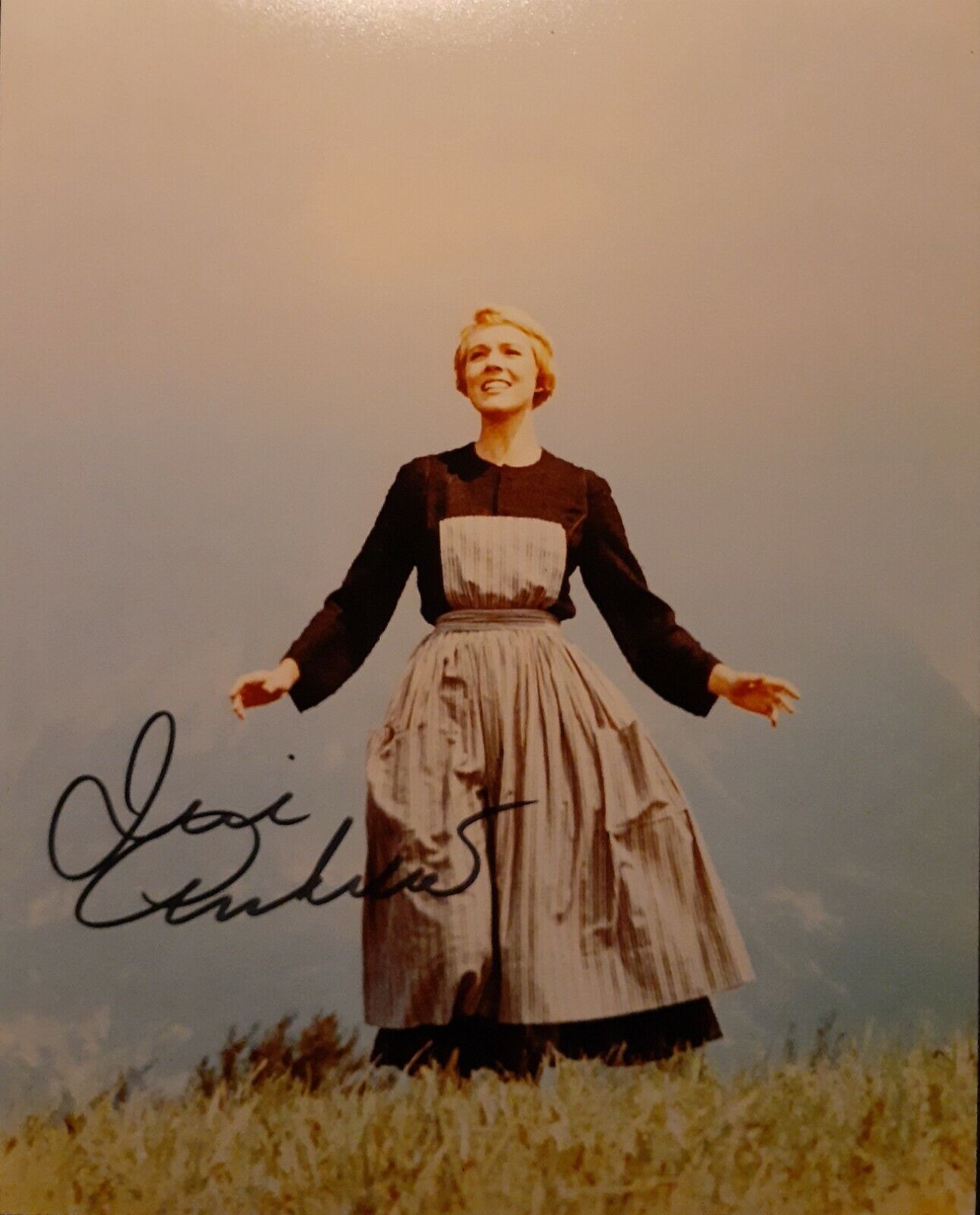 Julie Andrews signed 8x10