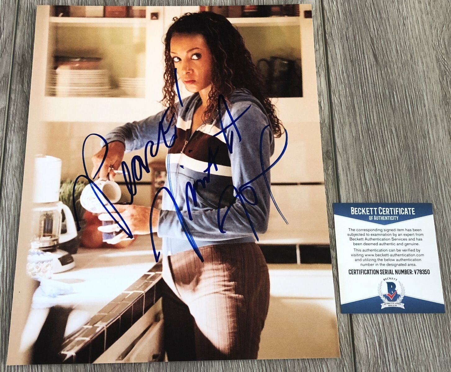 VIVICA A. FOX SIGNED KILL BILL VERNITA GREEN 8x10 Photo Poster painting w/PROOF BECKETT BAS COA