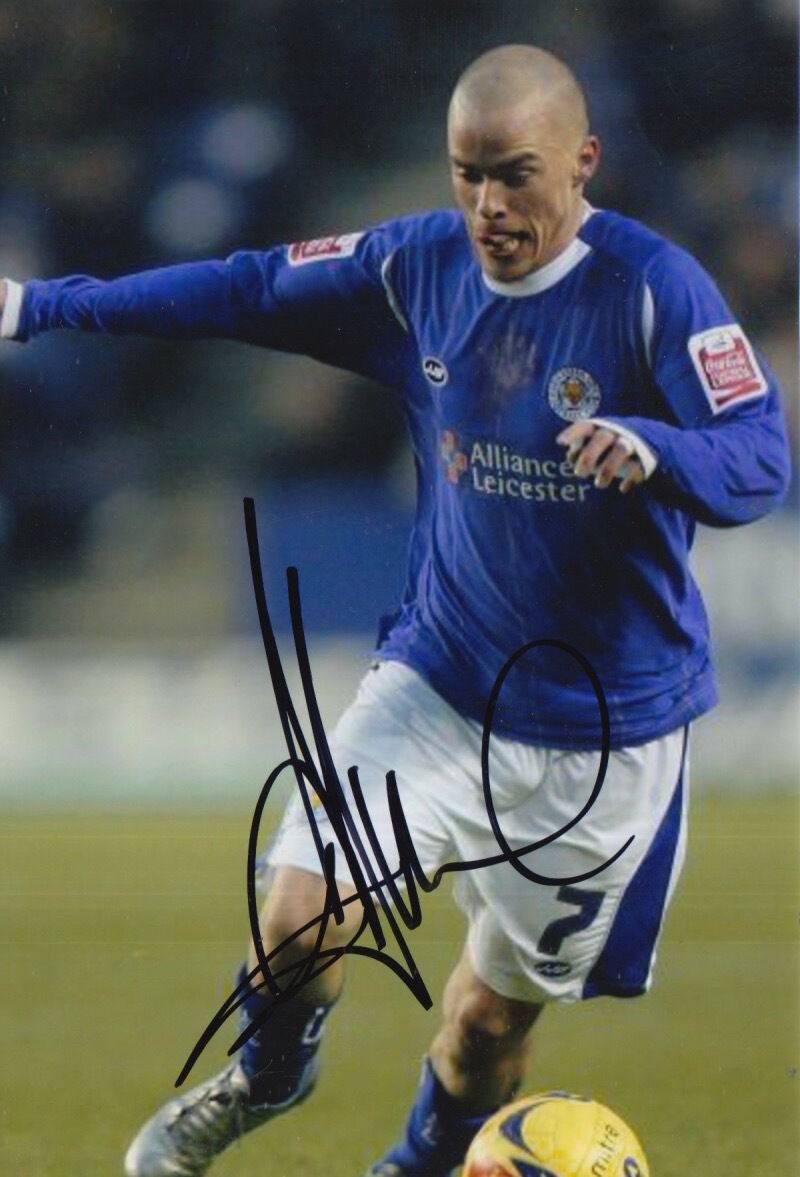 LEICESTER CITY HAND SIGNED IAN HUME 6X4 Photo Poster painting.