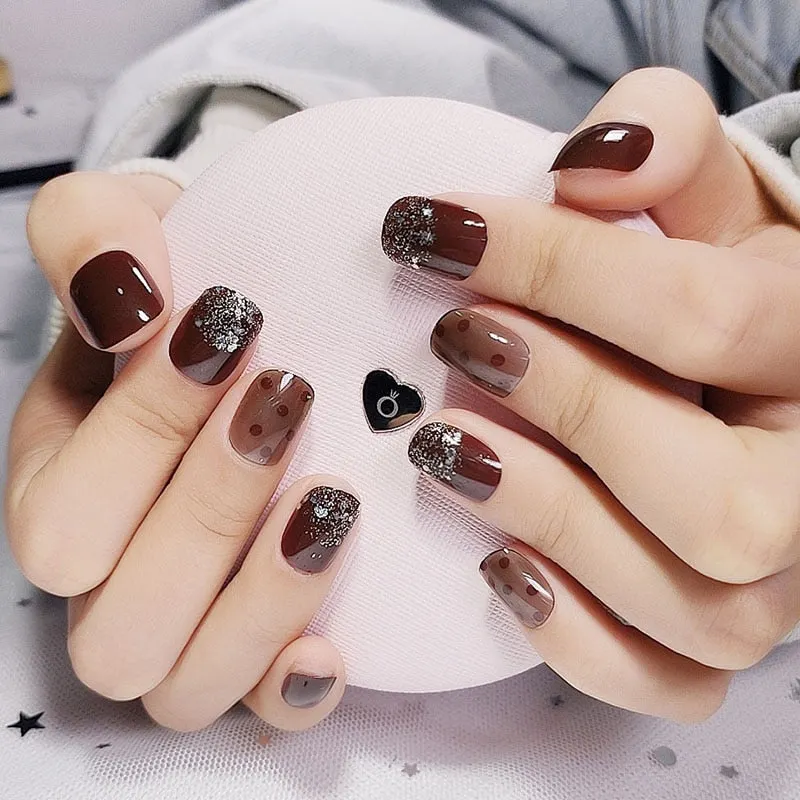 24pcs/boxed Beauty press on nails with Glue Short Size  with Gold Big Sequins False Nail Ladies  Black Color Party acrylic nails-Nail Inspo