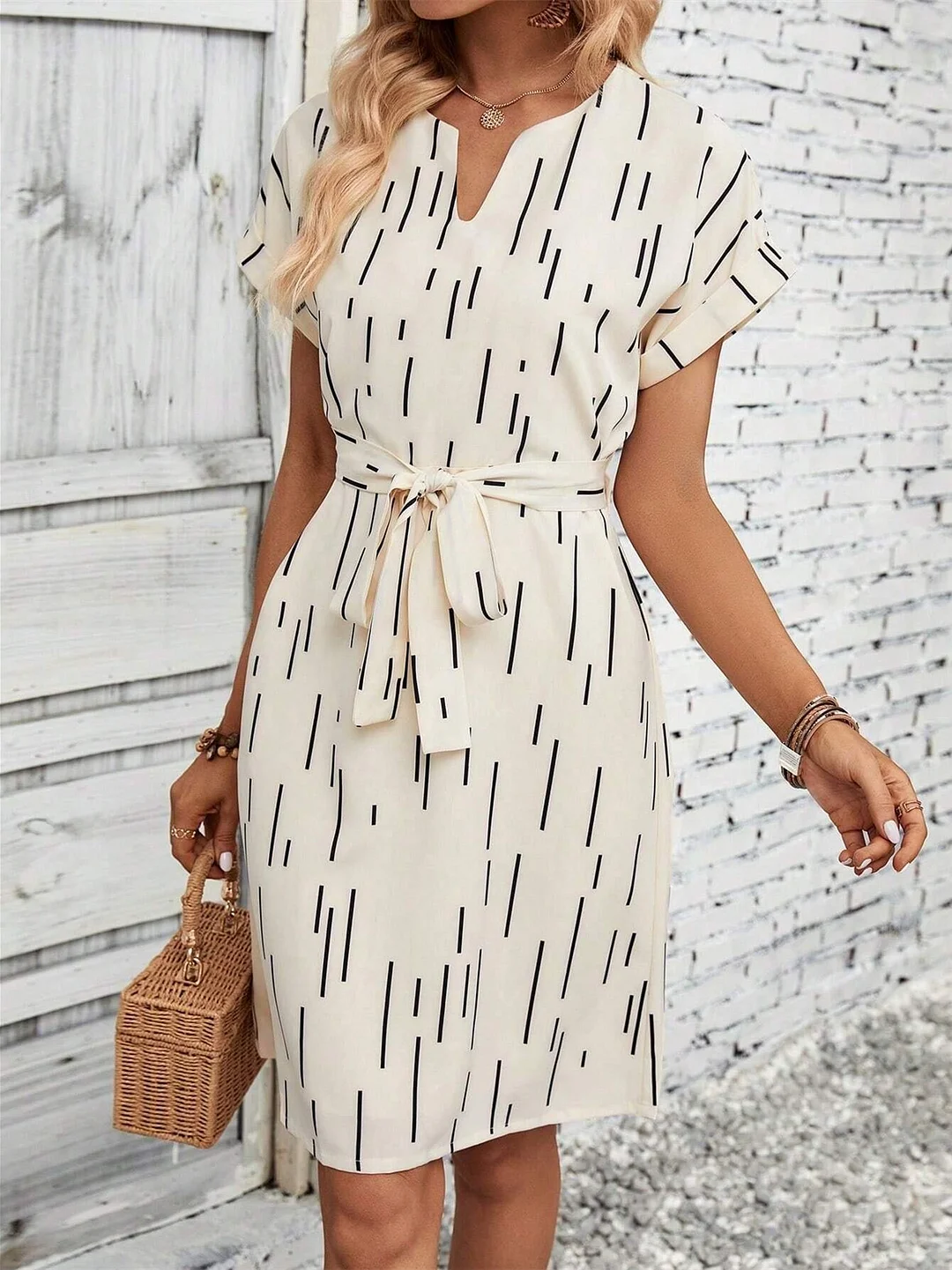 Women's Short Sleeve V-neck Striped Lace-up Midi Dress