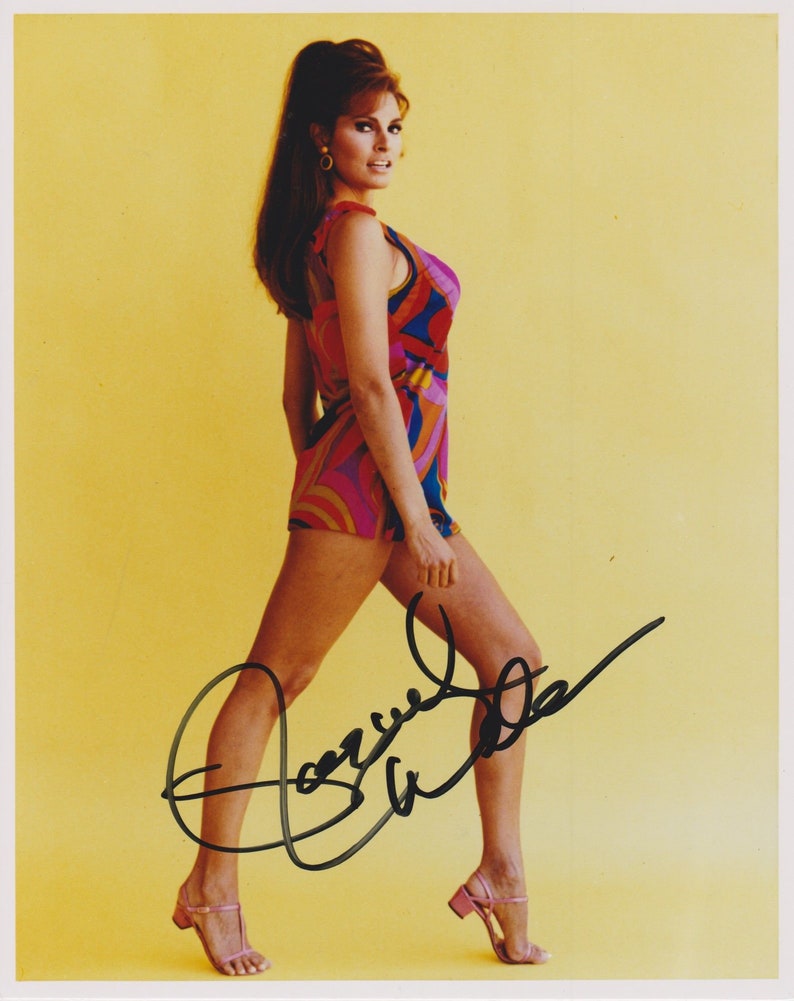 Raquel Welch Signed Autographed Glossy 8x10 Photo Poster painting - COA Matching Holograms