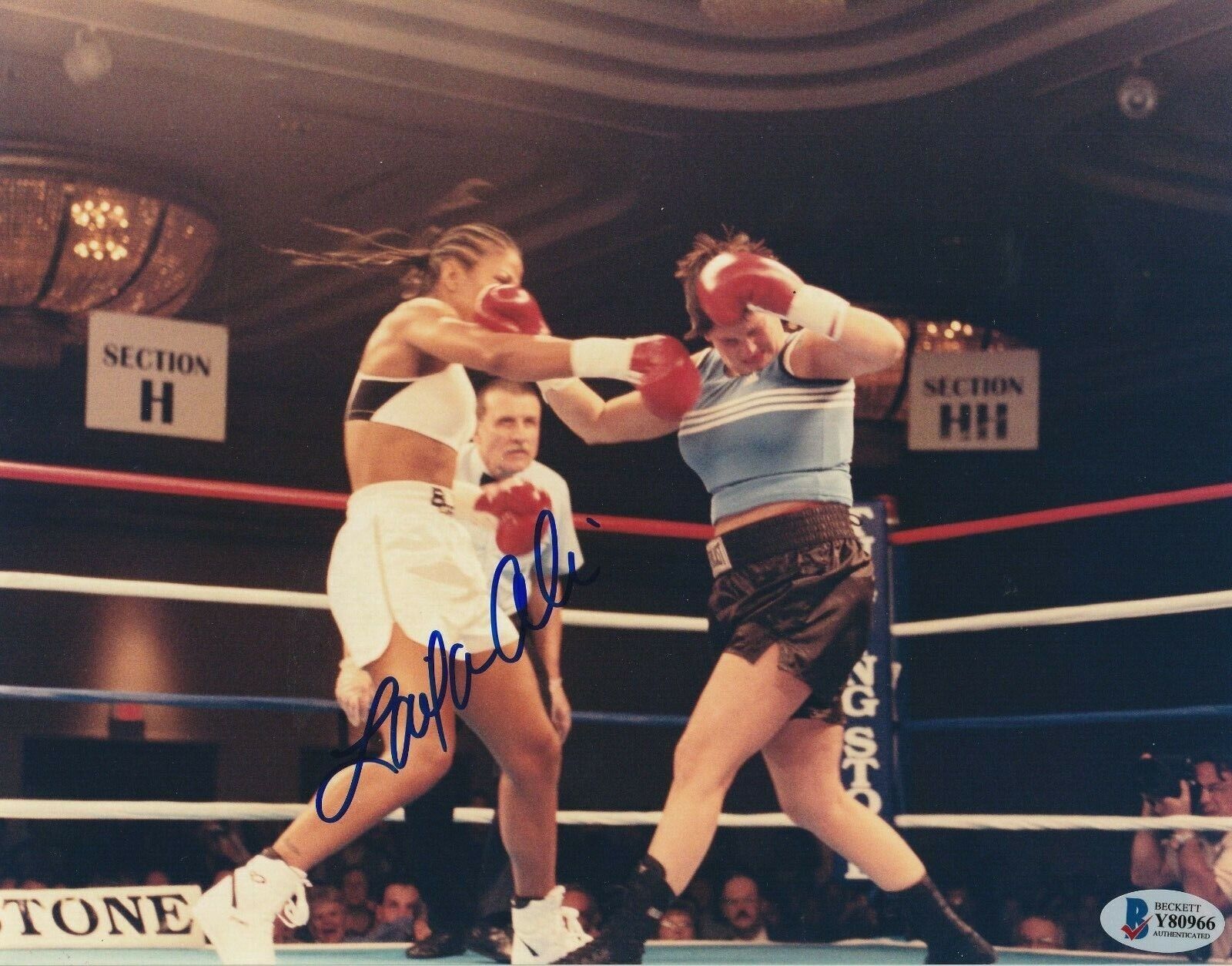 LAILA ALI Signed 8X10 Photo Poster painting with Beckett COA