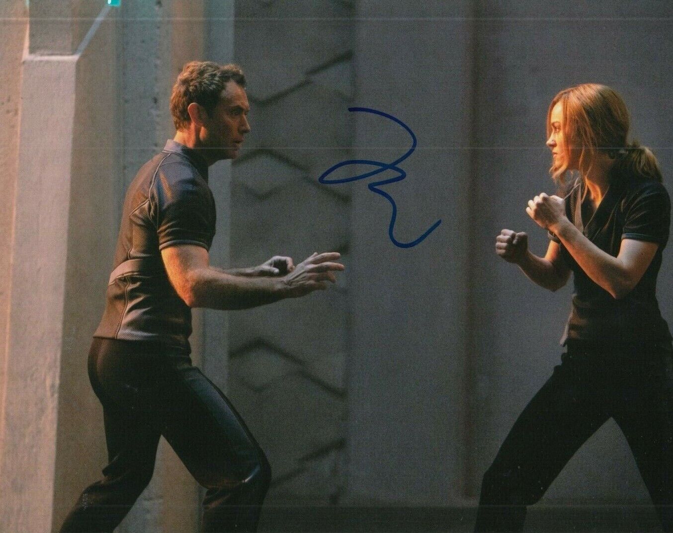 JUDE LAW signed (CAPTAIN MARVEL) autograph Movie 8X10 Photo Poster painting *Yon-Rogg* W/COA #1