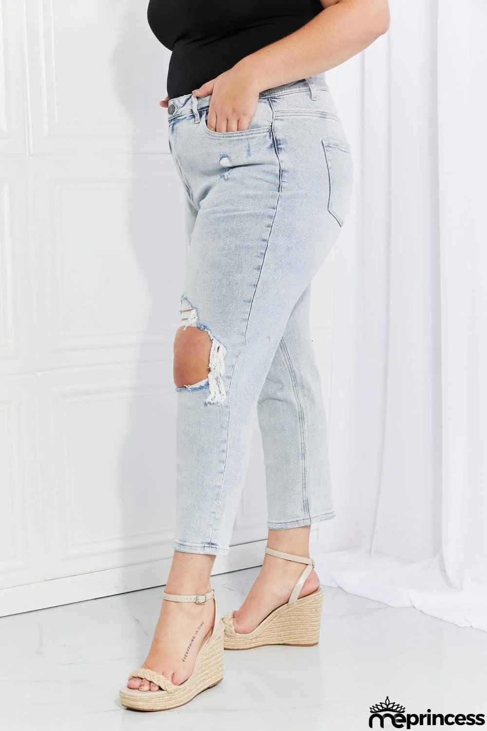 VERVET Stand Out Full Size Distressed Cropped Jeans