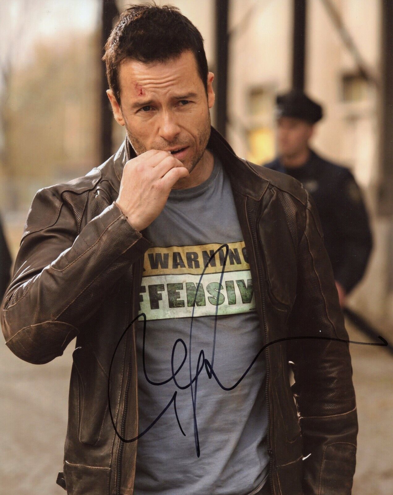 ~~ GUY PEARCE Authentic Hand-Signed LOCKOUT