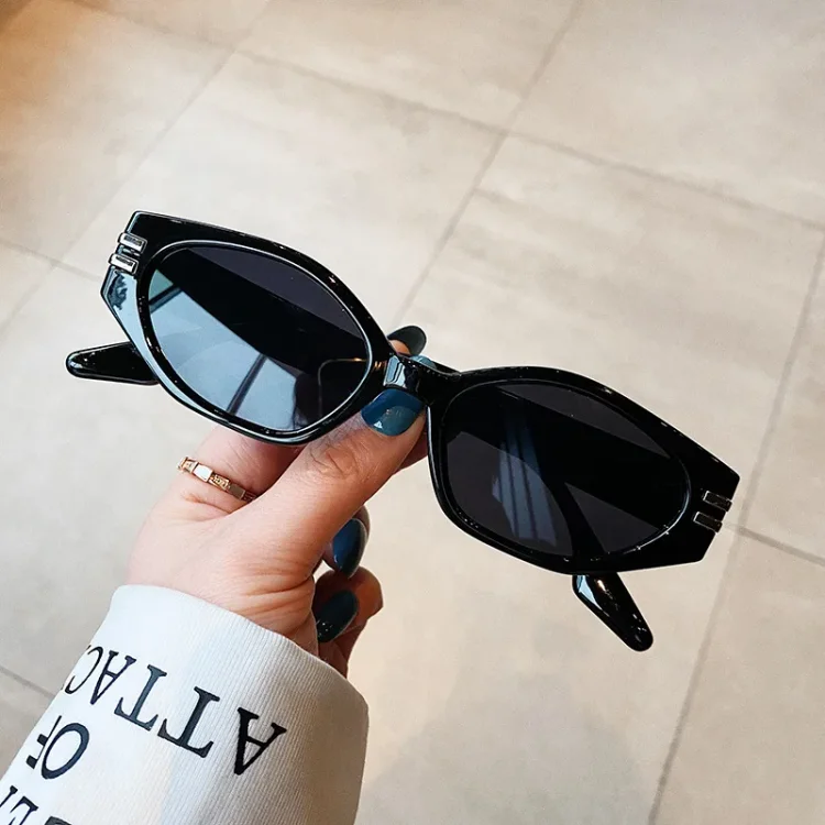 Y2K Irregular Rivet Cat Eye Sunglasses Women For Men Luxury Brand Designer Vintage Sun Glasses Popular Punk Hip Hop Eyeglasses