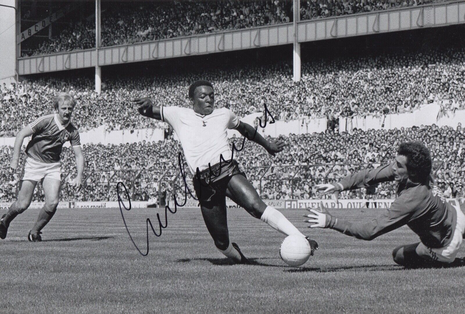 GARTH CROOKS HAND SIGNED 12X8 Photo Poster painting FOOTBALL AUTOGRAPH TOTTENHAM HOTSPUR