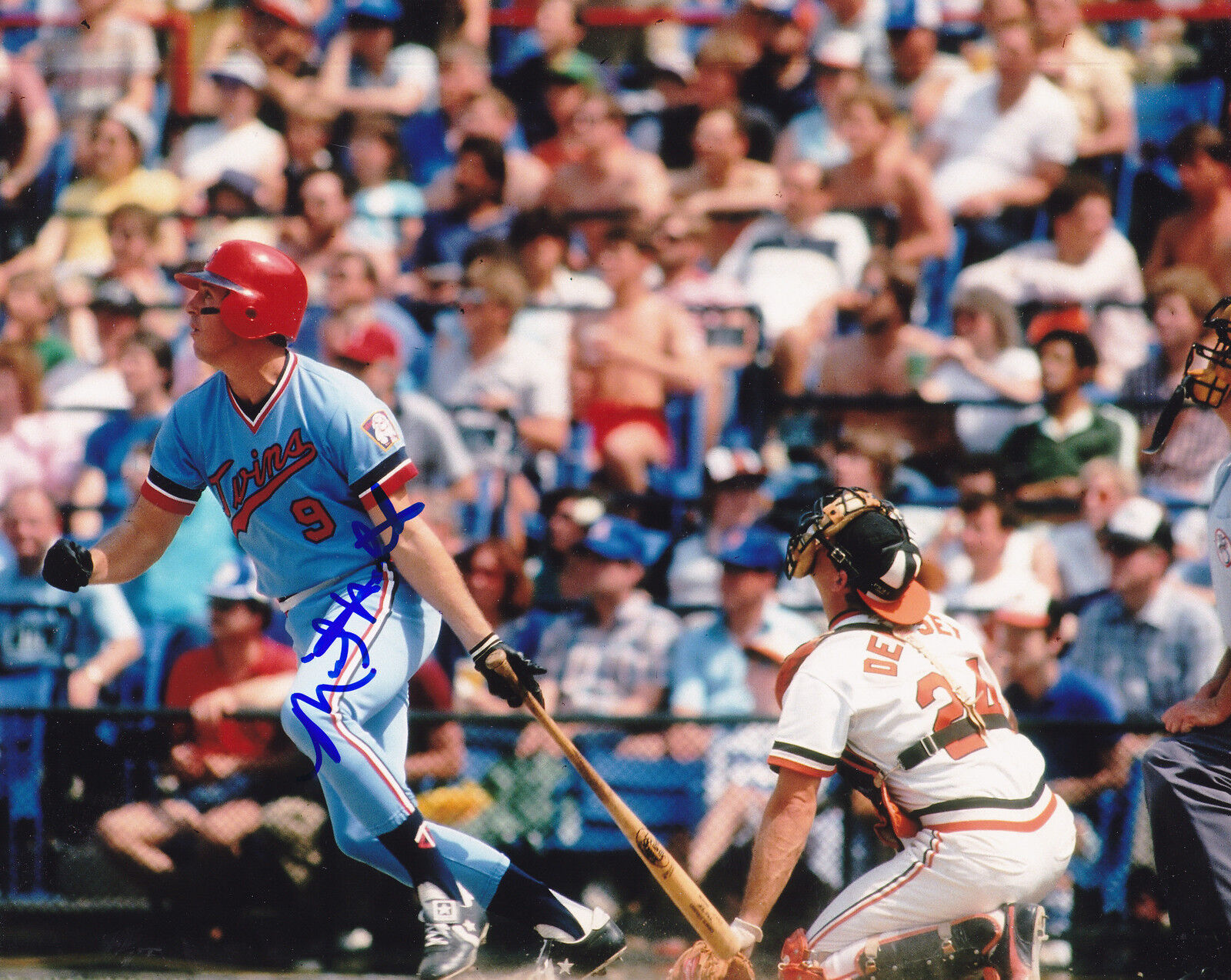 MICKEY HATCHER MINNESOTA TWINS ACTION SIGNED 8x10