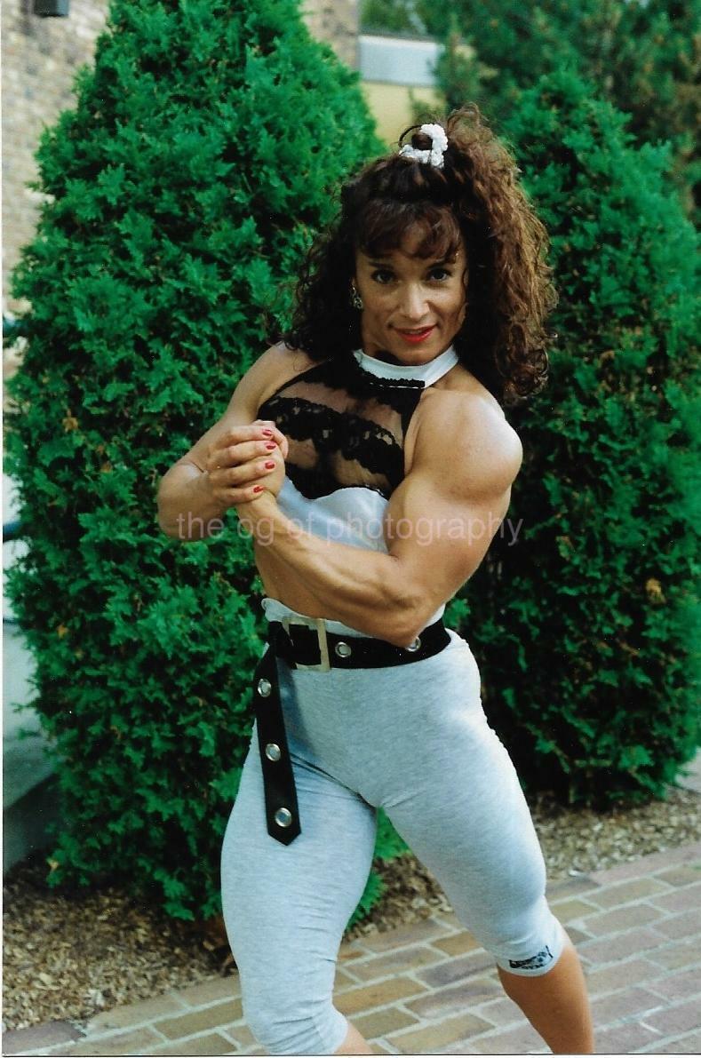 FEMALE BODYBUILDER 80's 90's FOUND Photo Poster painting Color MUSCLE GIRL Original EN 17 14 C