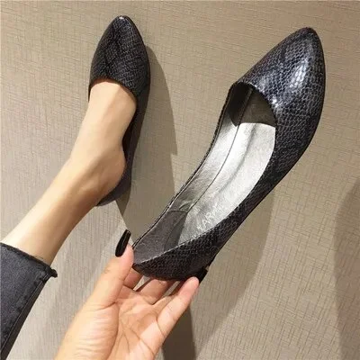 Qengg European and American style Snake Texture Plus size Pointed toe Women Single Casual Flats Dancing KvollshoesE520