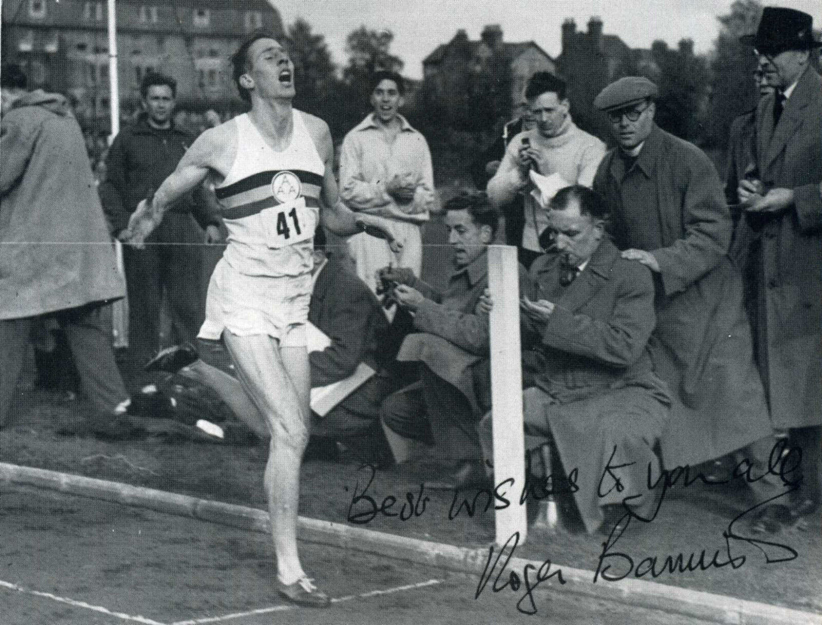 ROGER BANNISTER Autographed Photo Poster paintinggraph - Sub 4 Minute Mile World Record reprint