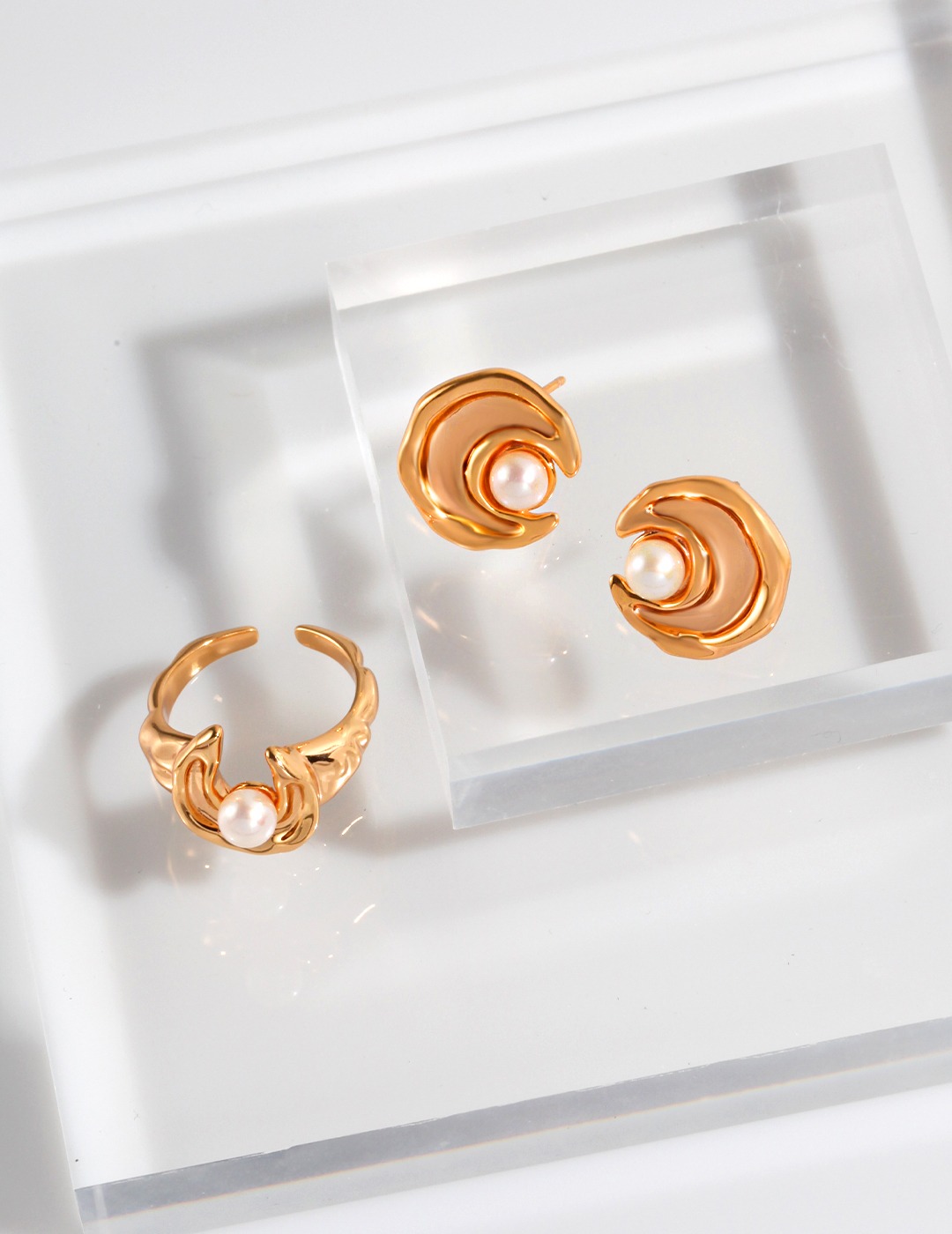  Sculptural Pearl Earrings & Adjustable Ring Set