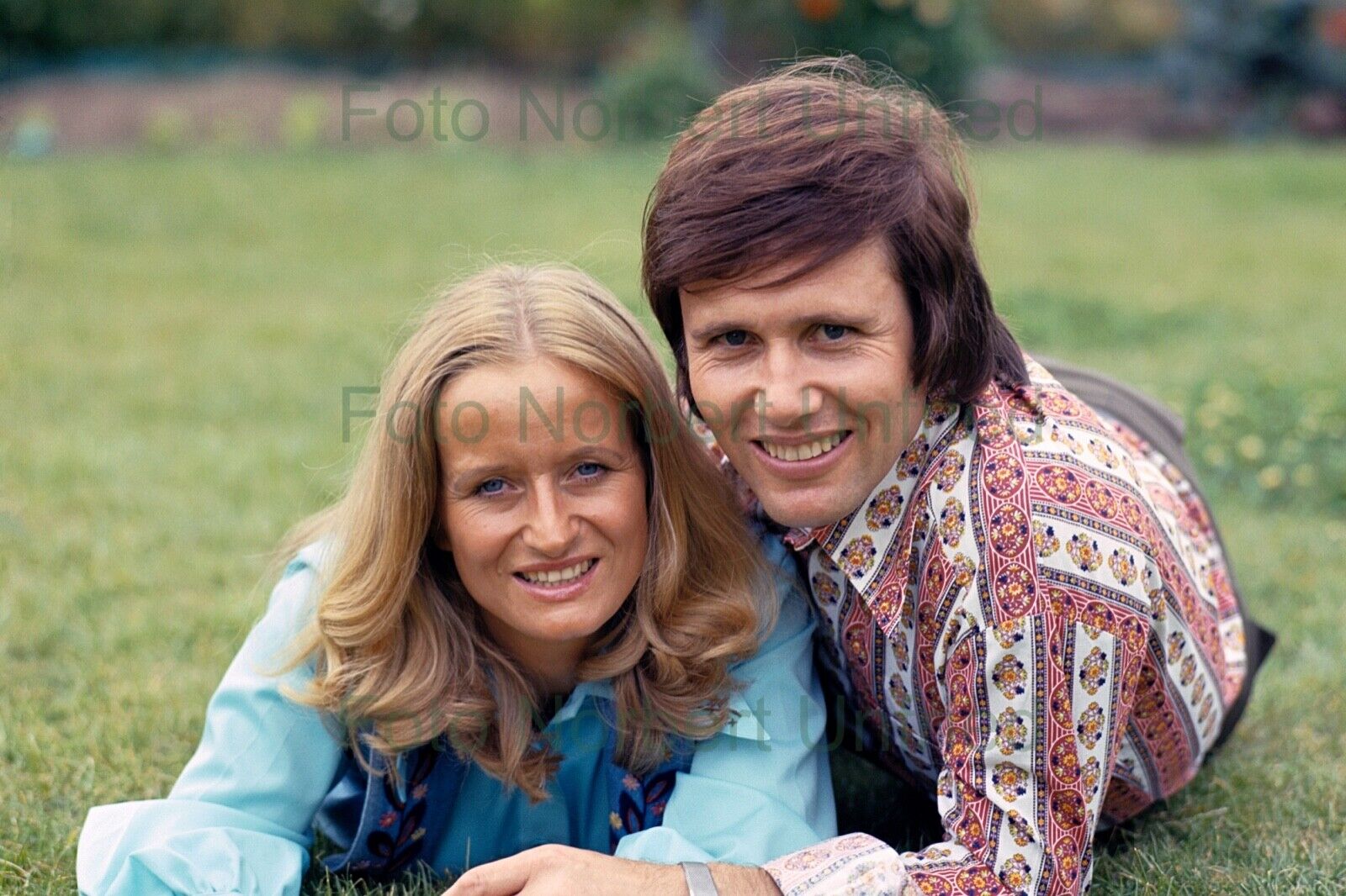 Pat And Paul 10 X 15 CM Photo Poster painting Without Autograph (Star-14