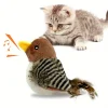 Jouet interactif en peluche d'oiseau simul&eacute; pour chat avec son d'oiseau