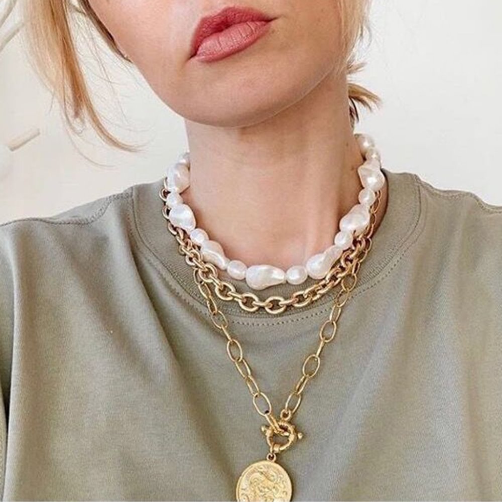 Embossed head pearl necklace set