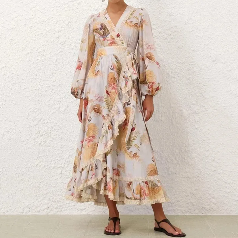 Abito midi con volant e stampa floreale alla moda