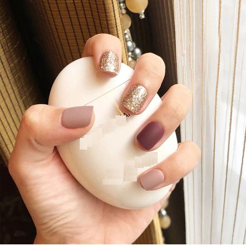 24pcs/Set Short Gold Glitter Fake Nails Mixed Grey Purple Acrylic Nail Accessories with Glue Sticker Matte Full Press on Tips