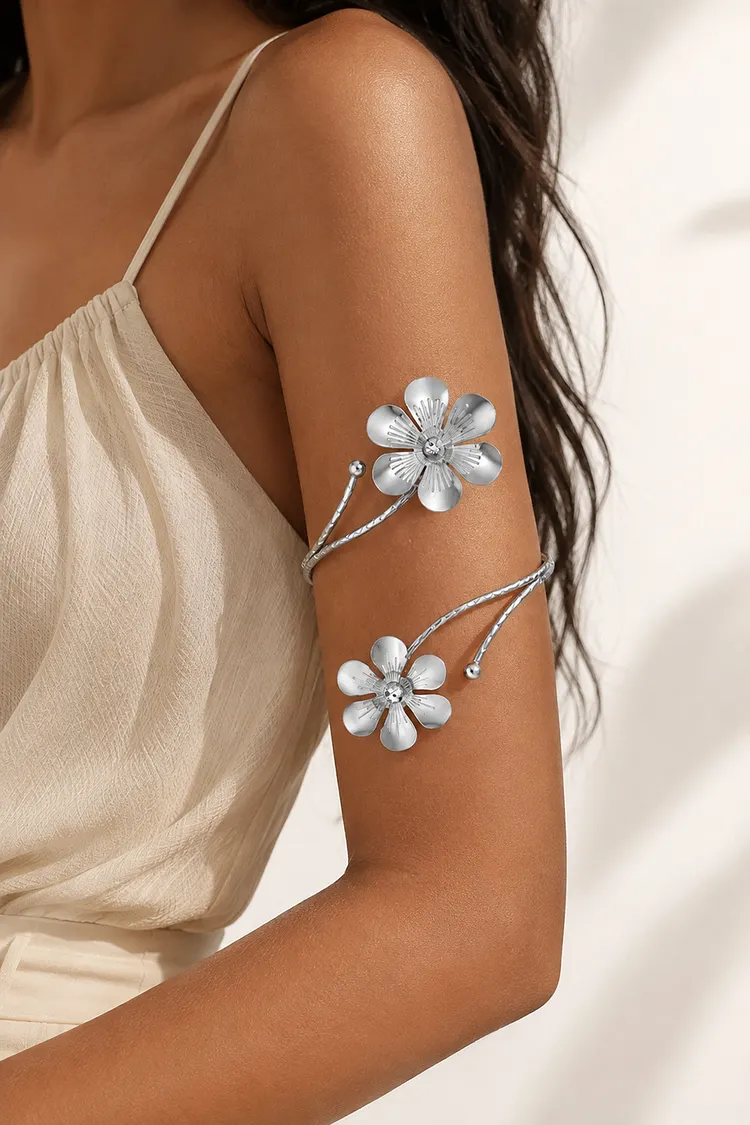 Fashion 3D Flower Rhinestone Open Arm Bracelet 2024 - Xpluswear