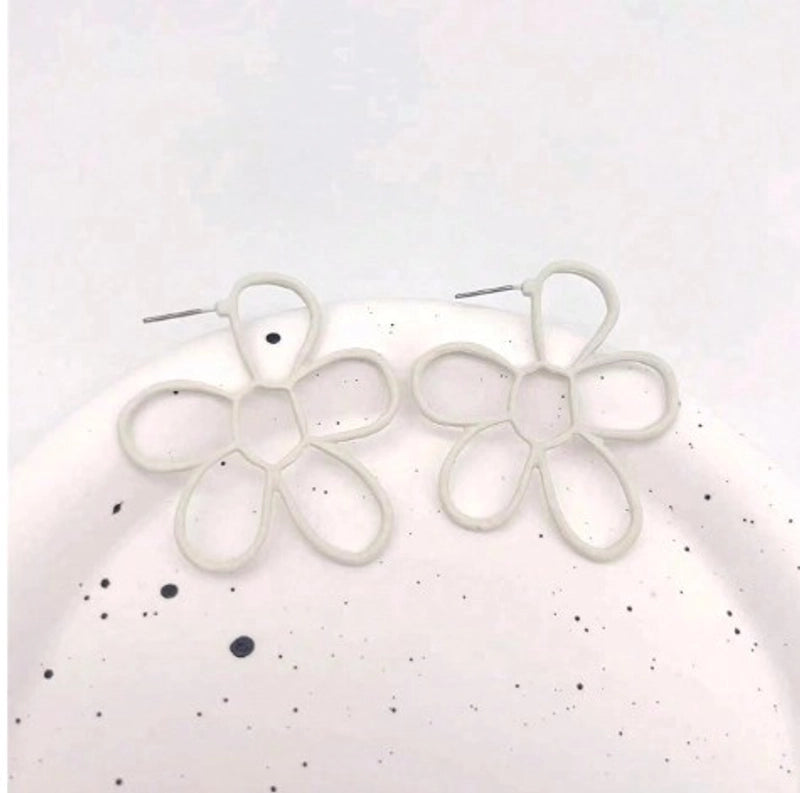 1 Pair Elegant Sweet Pastoral Flower Stoving Varnish Hollow Out Titanium Steel Iron Gold Plated Ear Studs